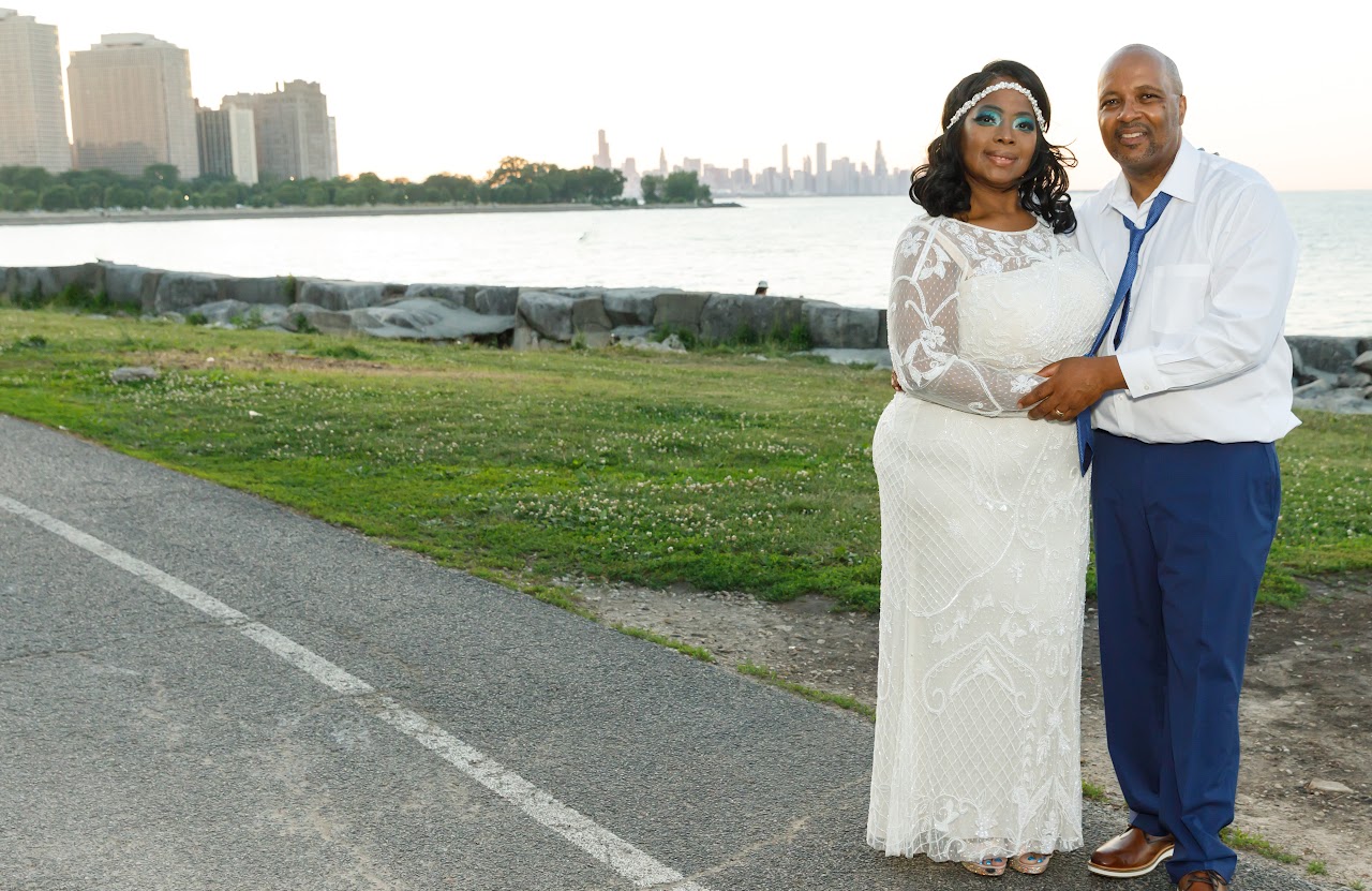 Couple by Lake Michigan with the Chicago skyline